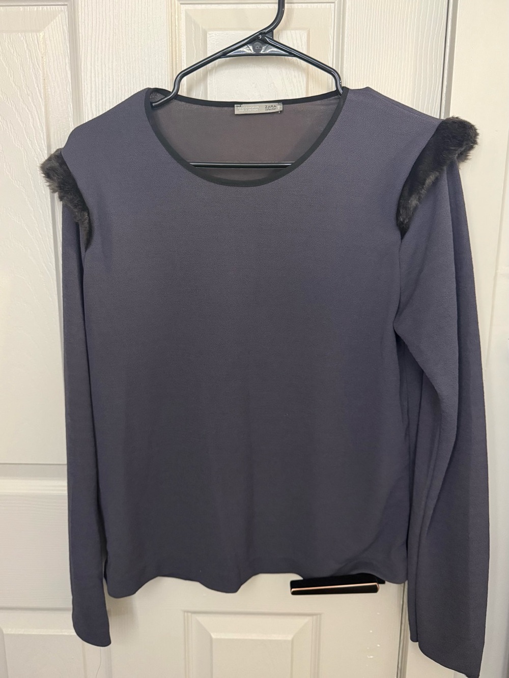 Zara Charcoal Gray Long-Sleeve Crewneck Top with Faux Fur Shoulder Trim